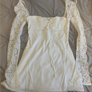 Elegant White Lace Sleeve Dress